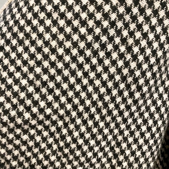 Banana Republic | Reversible cape with houndstooth and plaid patterns - Picture 5 of 5